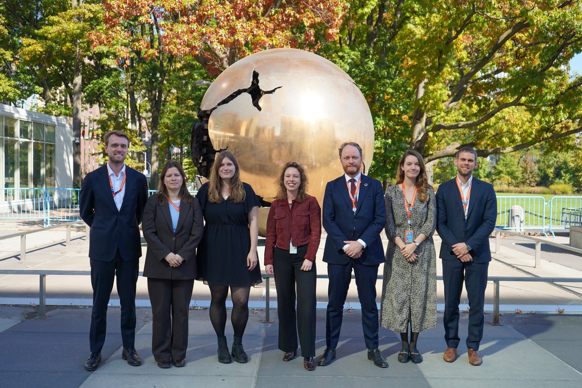 KingdomNL_UN's tweet photo. Meet the #KingdomNL #UNGA79 #SecondCommittee team!
Over the next weeks, they will discuss global challenges on macro-economic policy and sustainable development, helping shape policies for inclusive and sustainable growth. 🌍💪 https://t.co/3LlX70zcO1