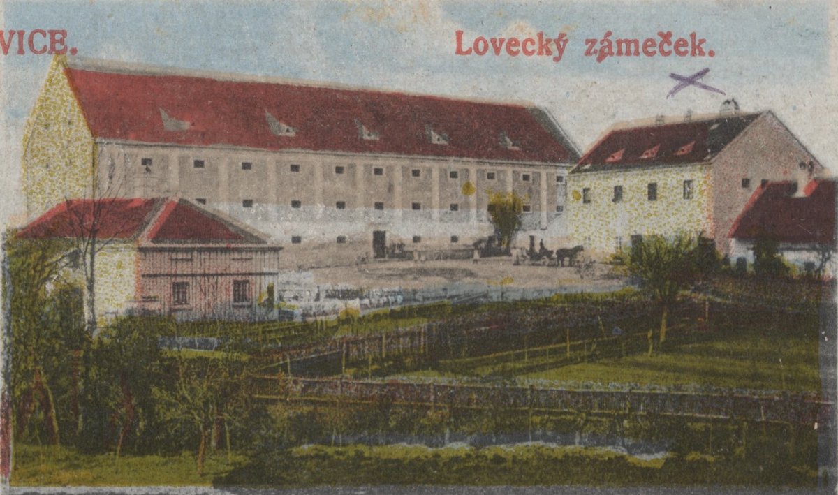 AtBatov's tweet photo. ‼️Otrokovice přichází o nejdůležitější památku své předprůmyslové éry. 

1/2 Plánuje se nová bytová výstavba v místech, kde dříve stála velká budova sýpky, která vznikla přestavbou otrokovické tvrze, v některých zdrojích označované dokonce jako zámek. https://t.co/mZ1PsbLbQG