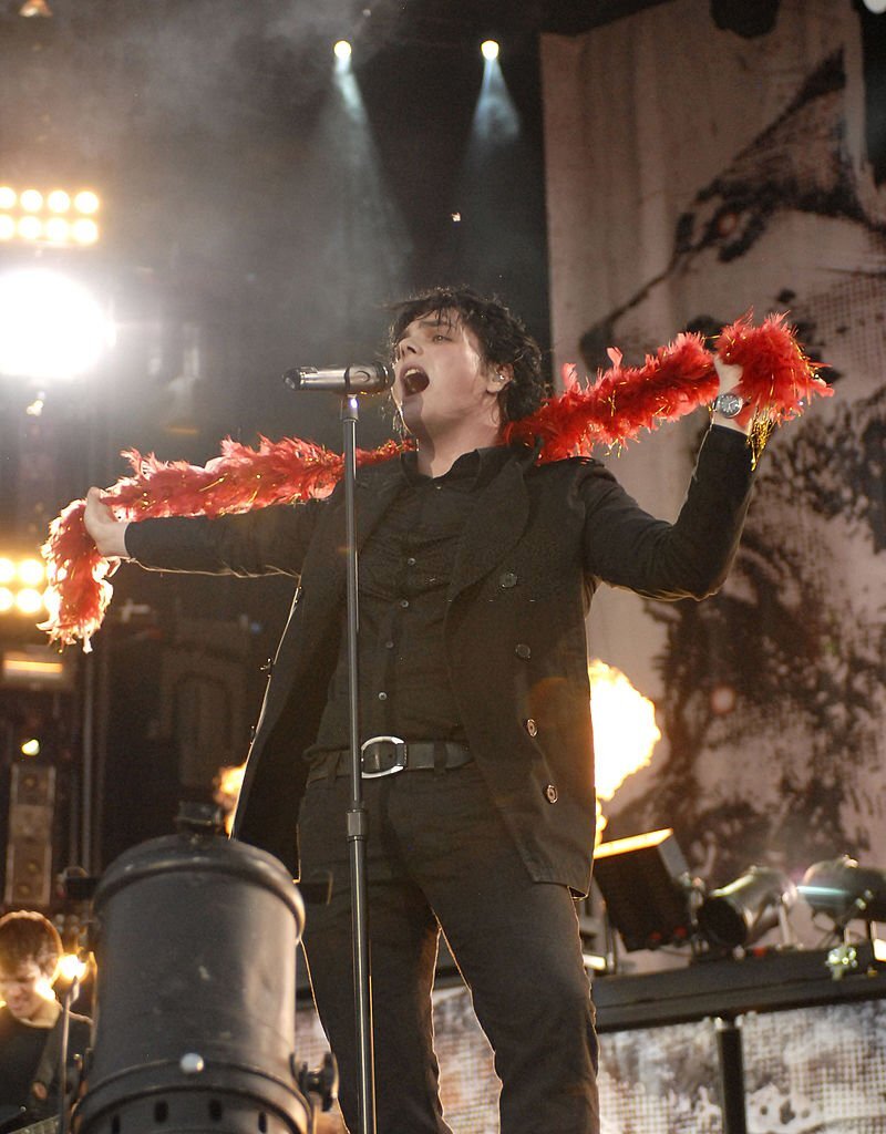 hourly gerard way (@everyhourgerard) on Twitter photo 
