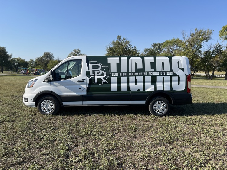 BlueRidgeISD's tweet photo. Look at this beauty! We're thrilled to announce the addition of our brand new school district vehicle! The addition of this van will help us transport students to various events safely and in style. #BRISDpride #RaiseTheRidge https://t.co/pt9AeiR4tg