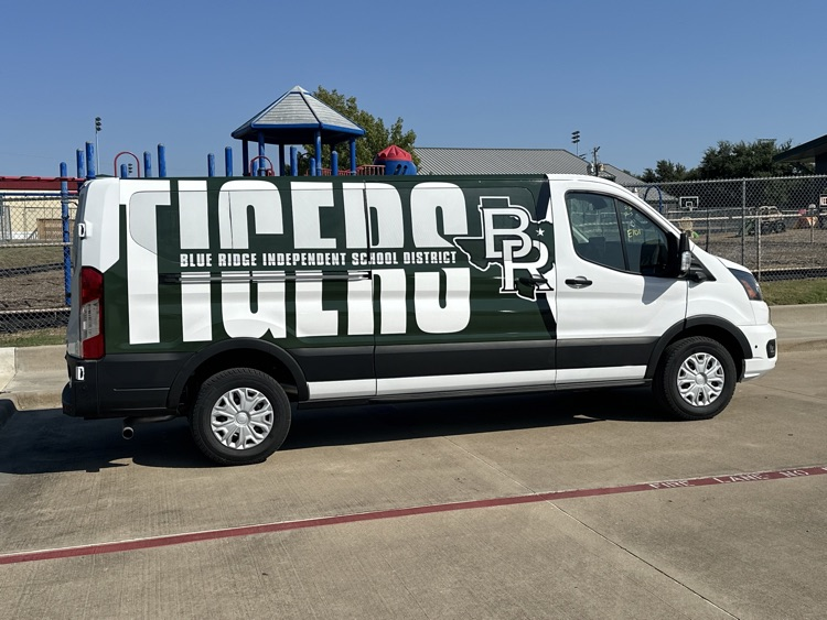BlueRidgeISD's tweet photo. Look at this beauty! We're thrilled to announce the addition of our brand new school district vehicle! The addition of this van will help us transport students to various events safely and in style. #BRISDpride #RaiseTheRidge https://t.co/pt9AeiR4tg