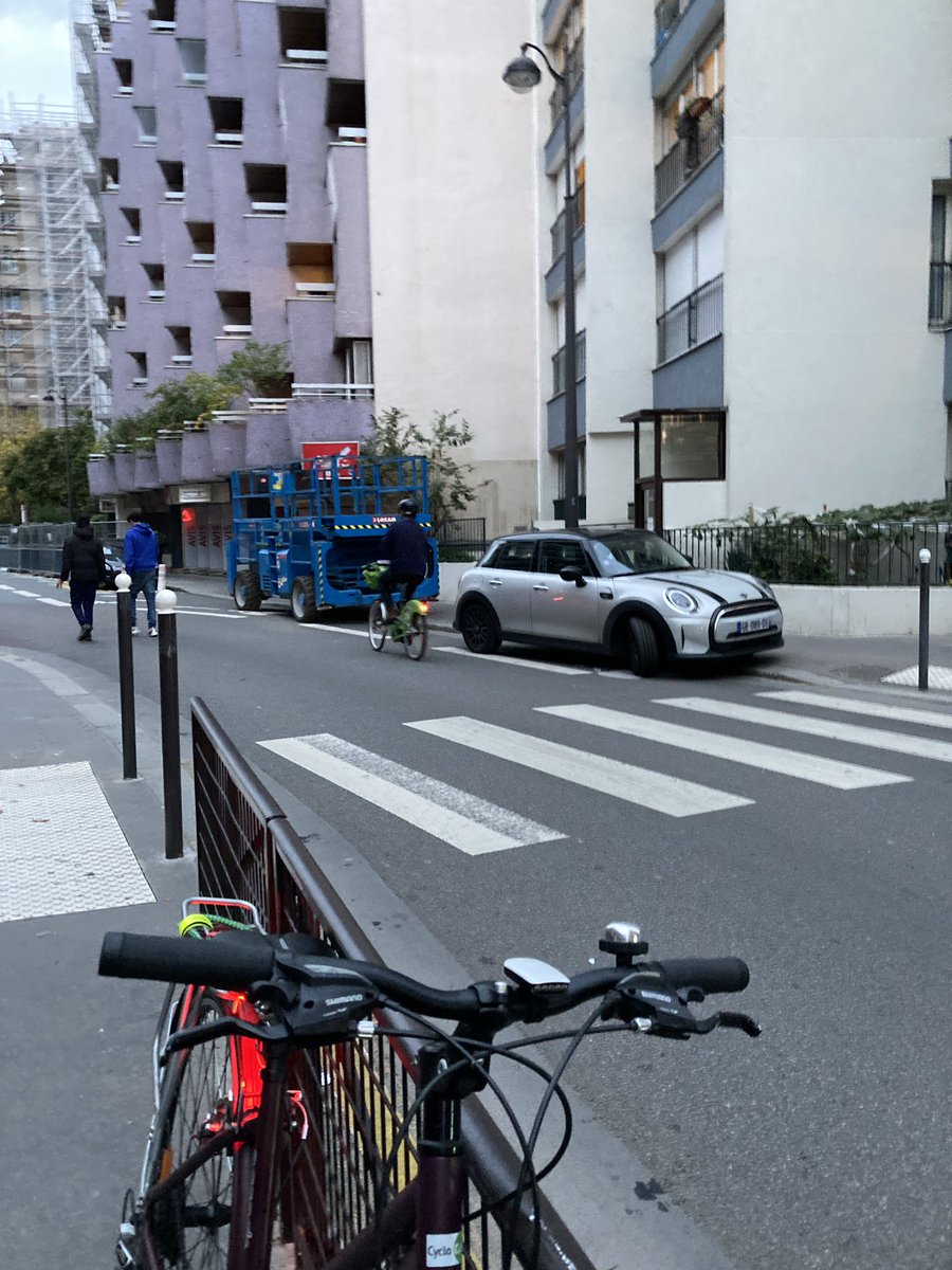raphaelleberg's tweet photo. Festival de #gcum sur les pistes et bandes cyclables du 15eme aujourd’hui ! https://t.co/HrWvCBuzNc