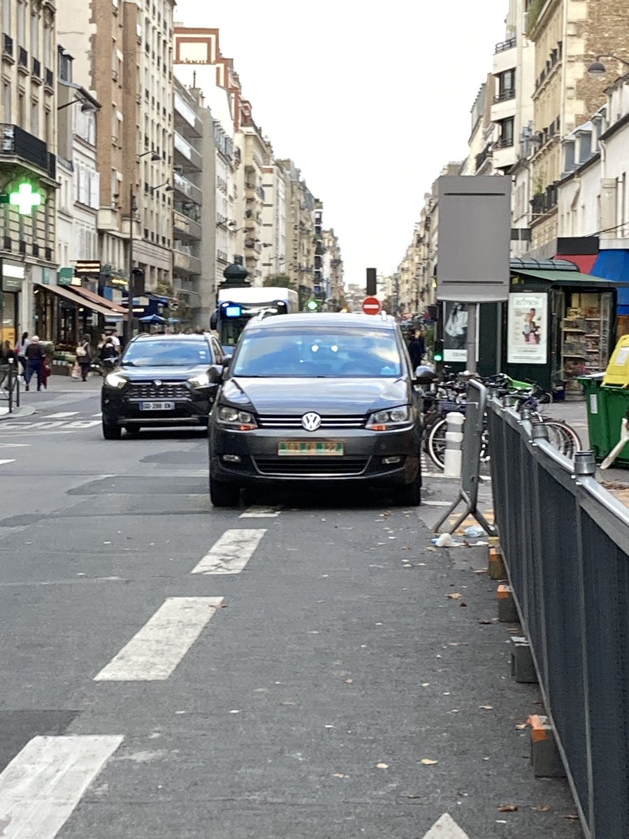 raphaelleberg's tweet photo. Festival de #gcum sur les pistes et bandes cyclables du 15eme aujourd’hui ! https://t.co/HrWvCBuzNc