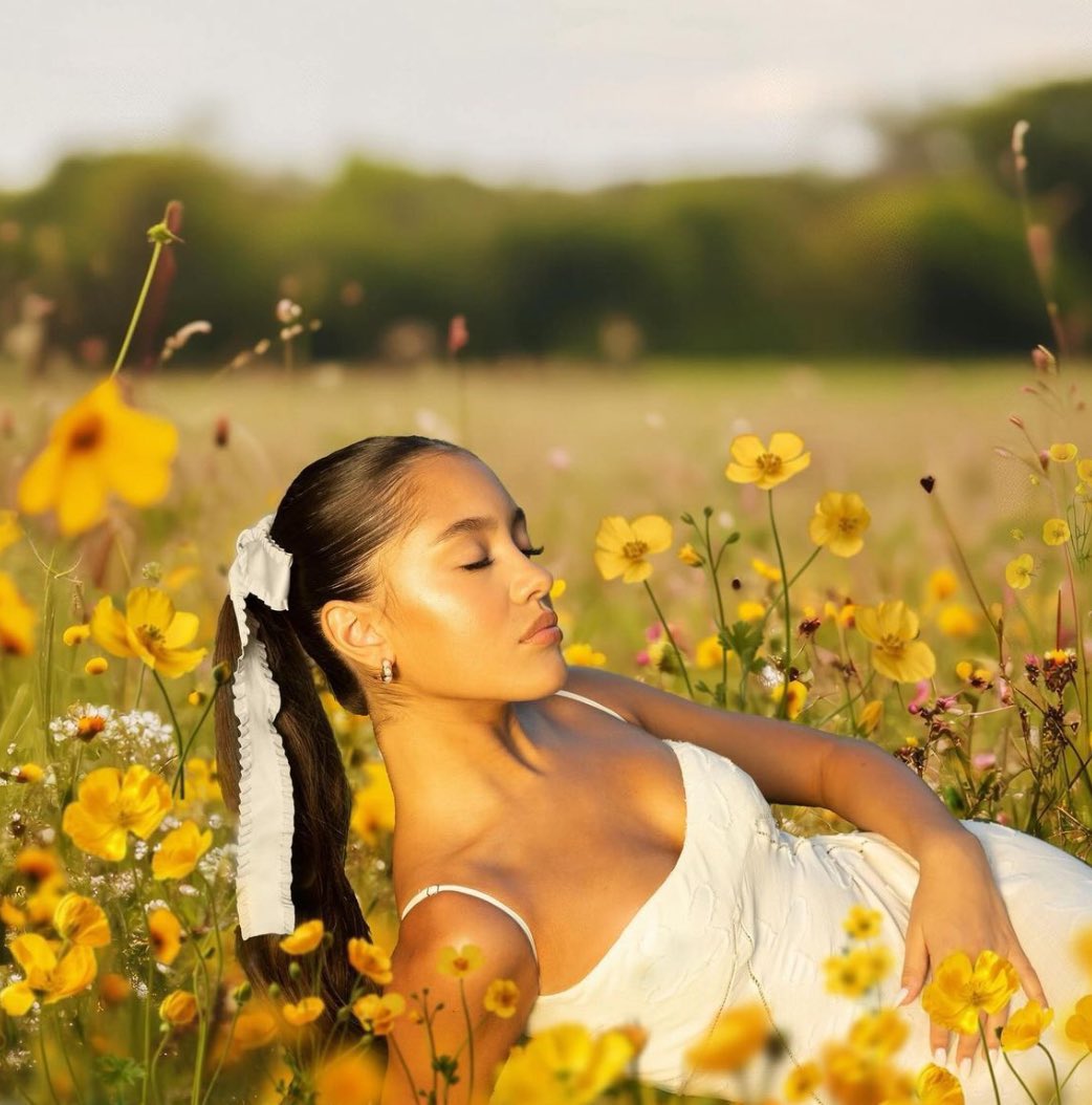 GUYS!!! OMGG🥹 ‘SUNKISSED’ releases to the world on THURSDAY!!!! please pre-save NOW!! link is in bio🫶🏽✨🌞💋 

#sunkissed #firstsingle #ep #liamanisegura #liamani #singersongwriter #trending #viral #foryou #🌞💋