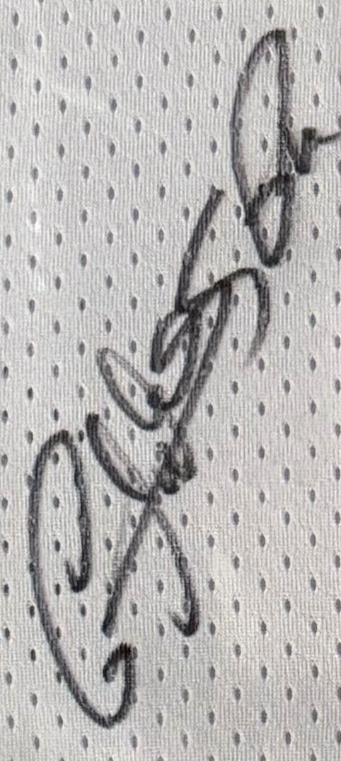 Who recognizes this autograph on a DreamTeam 1992 shirt? As far as I can check, no one matches. But that would be odd. I got an idea, but I would like to check it with you guys. #lostdutchman #basketball #dreamteam #usa #Memorabilia