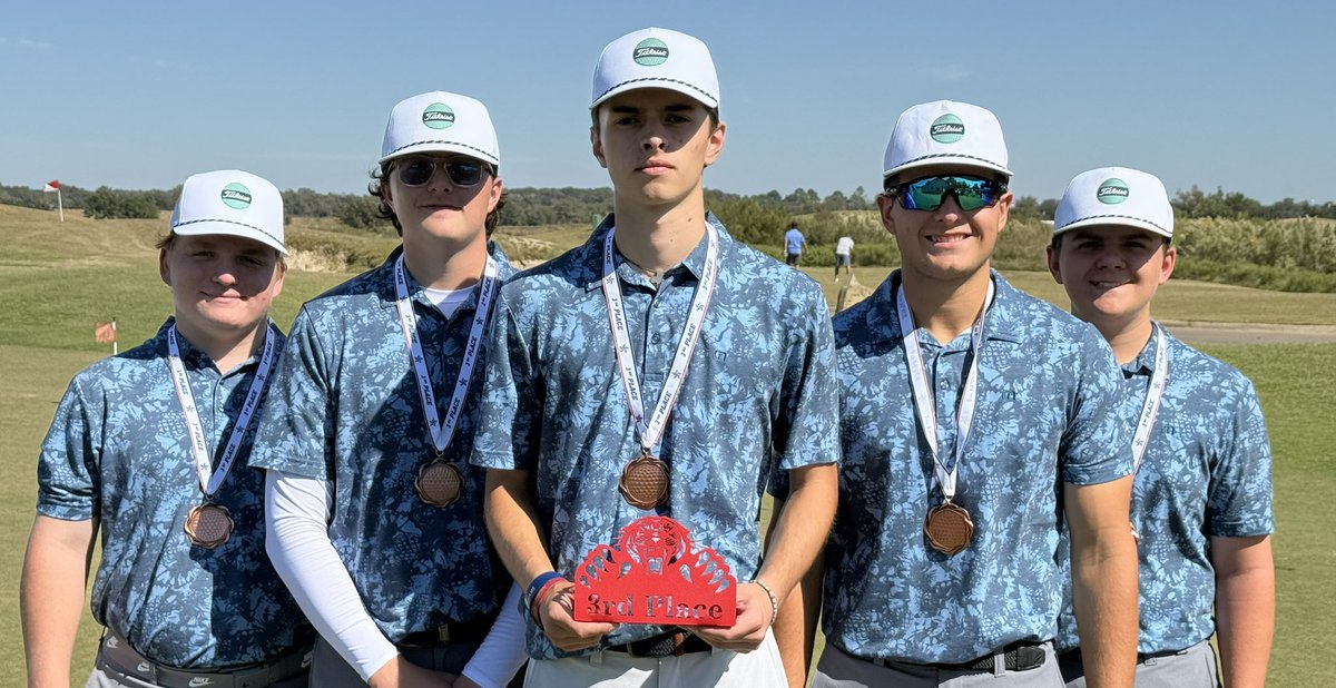 Good day today for the Varsiry 1 boys. Took 3rd place in Glen Rose with scores of 76, 79, 79, 83, 84.