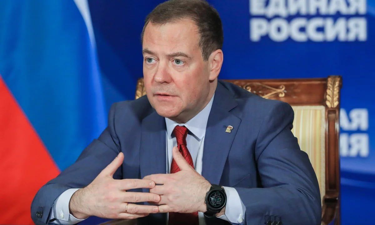 MilletinBakisi's tweet image. #Rusya #Güvenlik #Konseyi Başkan Yardımcısı Dmitri #Medvedev:

💢 Bugünün koşullarında dengesi olmayan bir dünya önümüzdeki on yıl bile hayatta kalamaz. 

💢 Batı bu basit gerçeği fark etmezse, bu herkes için son demektir. Komple bir yok oluşun eşiğindeyiz.