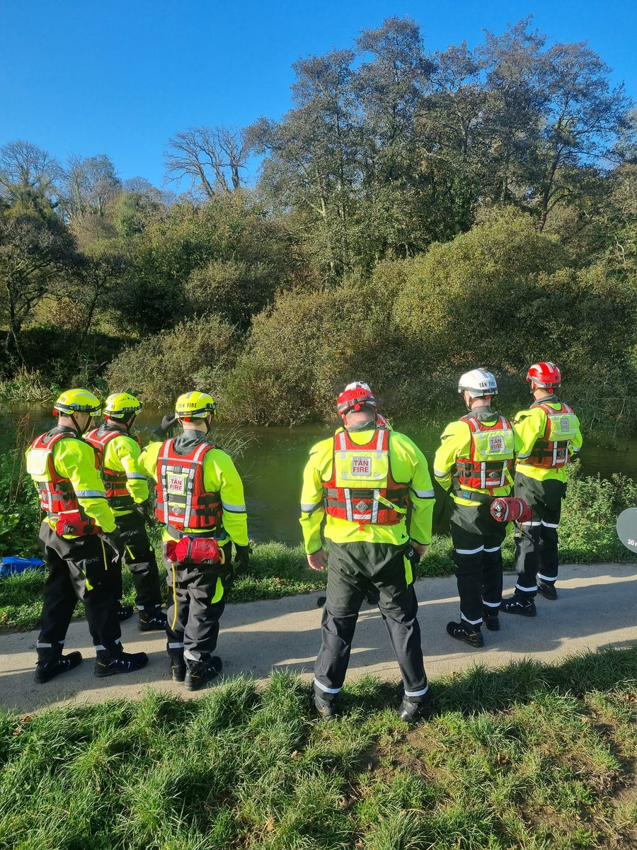HWestFire's tweet photo. Hyfforddiant-Training
Today crews from Haverfordwest Fire Station and Milford Haven Fire Station teamed up carry out water rescue training, covering  water rescue skills such as swimming techniques, reach and throw rescues and in water rescue sled techniques.
#MoreThanJustFires https://t.co/G4ZkY90Z9P