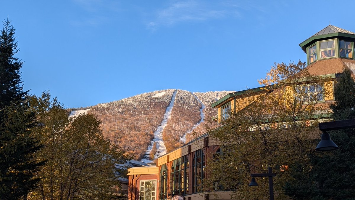 MatthewMeninger's tweet photo. @TheFantasyPT Not snowing, but there is snow in the higher elevations! https://t.co/Tu9MlyPqRM