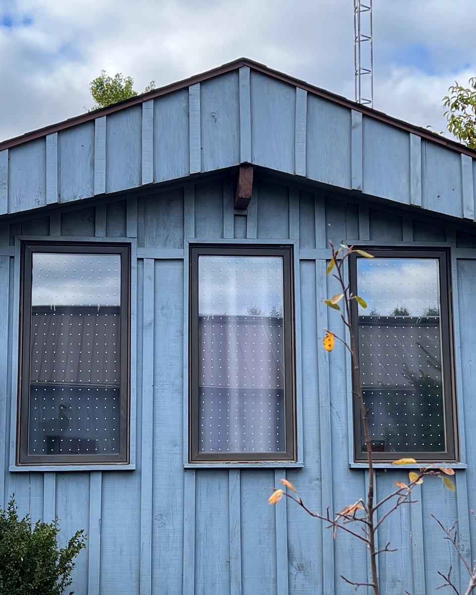 salthaven_org's tweet image. 📣 New Blog Post! 📣 
Birds can't see glass and often mistake reflections of the sky or trees for safe spaces, making windows a hazard—especially during #fallmigration. 🪟
Learn more in our latest #blog by bird expert Brendon Samuels! #windowcollision
salthaven.org/s/stories/prev…