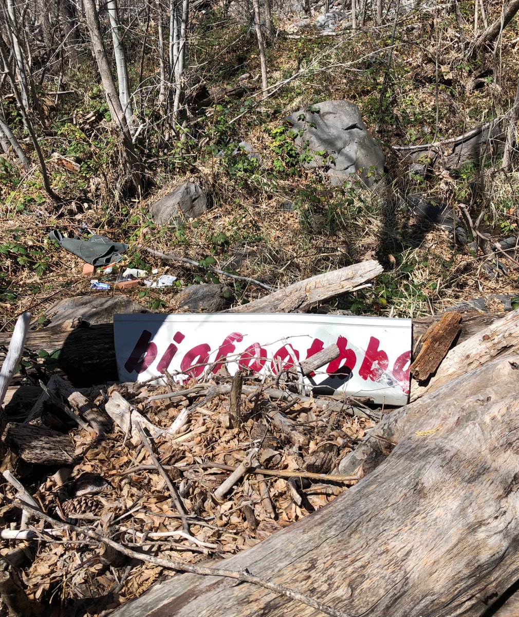 ArizonaDEQ's tweet photo. Big Foot spotted in #OakCreek 🎃 

Just kidding—this large piece of trash was found along the creek. Please remember to respect our nature areas and leave them better than you found them!

#LeaveNoTrace #KeepAZClean #PackinPackout https://t.co/XsndCGiVfM