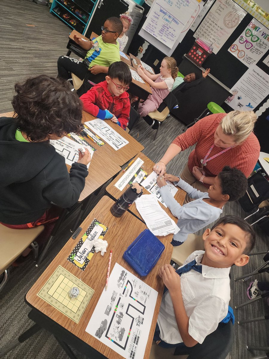 Rockwall_ITS's tweet photo. 2nd graders at @jonesrisd were putting their map skills to the test with this community map activity with @Ozobot! #iloverockwallisd https://t.co/i1kRhayeeR