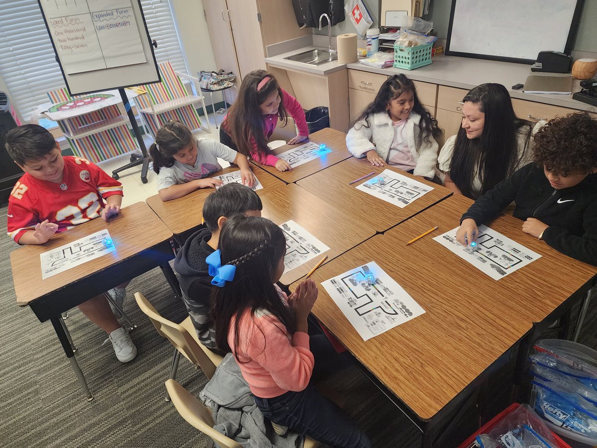2nd graders at <a href="/jonesrisd/">Jones Elementary</a> were putting their map skills to the test with this community map activity with <a href="/Ozobot/">Ozobot</a>! #iloverockwallisd