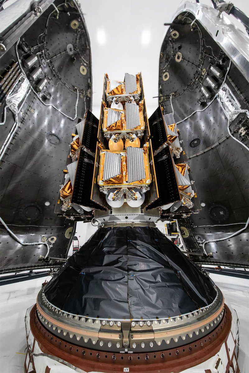 billmeco's tweet image. #Spacex Falcon 9 launches the @EutelsatGroup #OneWeb F20 mission to orbit from #Vandenberg SFB. and returns the 1st stage back to #LZ4 for its 7th flight. Oct. 19, 2024