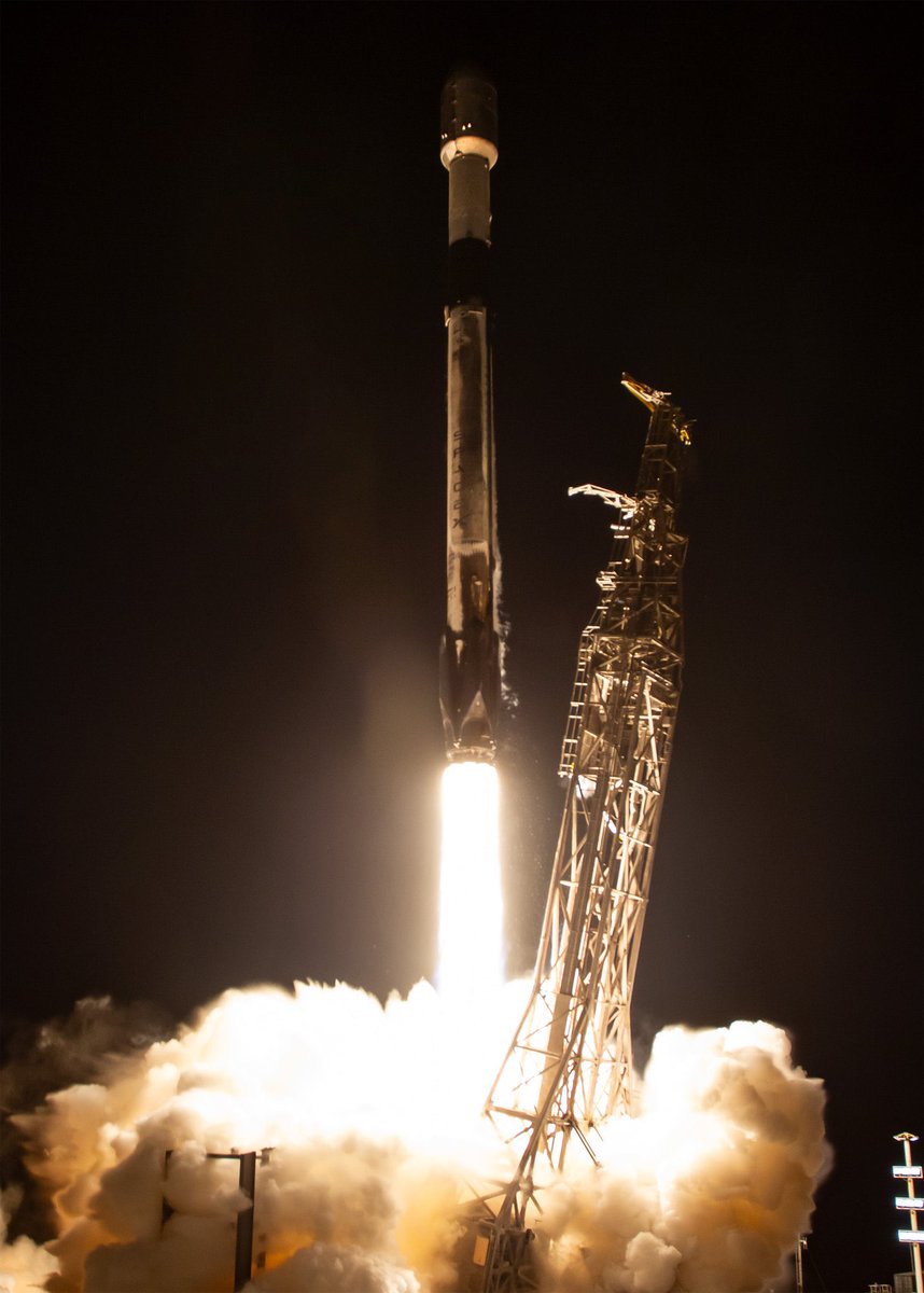 billmeco's tweet image. #Spacex Falcon 9 launches the @EutelsatGroup #OneWeb F20 mission to orbit from #Vandenberg SFB. and returns the 1st stage back to #LZ4 for its 7th flight. Oct. 19, 2024
