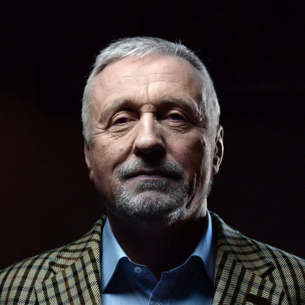 PlatonVajec's tweet photo. topolánek, když do místnosti přijde bottomlánek https://t.co/v16rOYwSoS