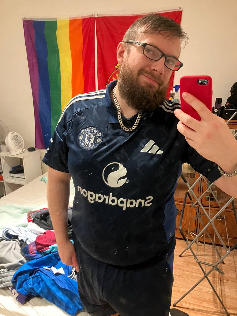 bear_voyeur3's tweet photo. Been a while but feeling good in this kit.
#GayChav #GayFootballKit #CashMaster https://t.co/ripHtYNEci