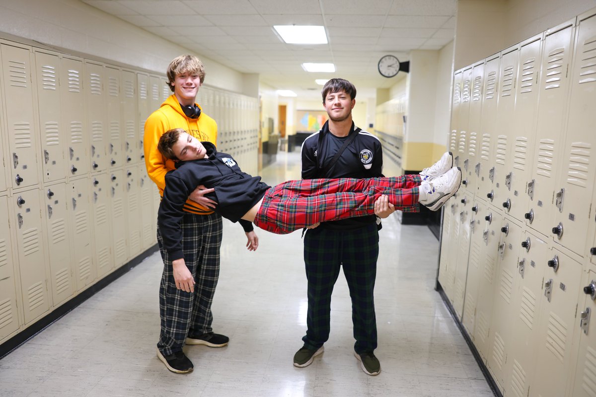 WoodfordCoPS's tweet photo. Starting off Homecoming Spirit Week at Woodford County High School with Pajama Day! ✨☺️🖤🐝⭐️
#KidsWin #changinglives #WCPSInfluence #1county1school https://t.co/3GjfFZlluo