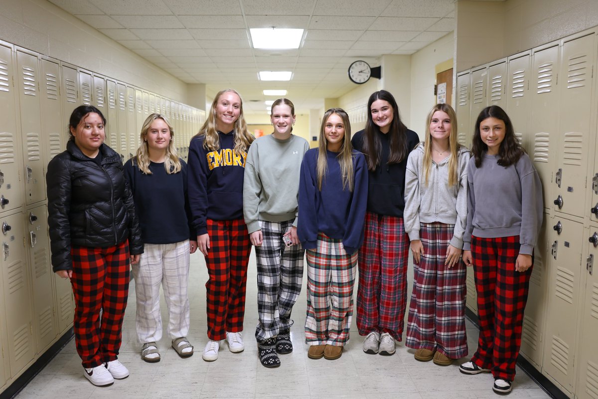 WoodfordCoPS's tweet photo. Starting off Homecoming Spirit Week at Woodford County High School with Pajama Day! ✨☺️🖤🐝⭐️
#KidsWin #changinglives #WCPSInfluence #1county1school https://t.co/3GjfFZlluo