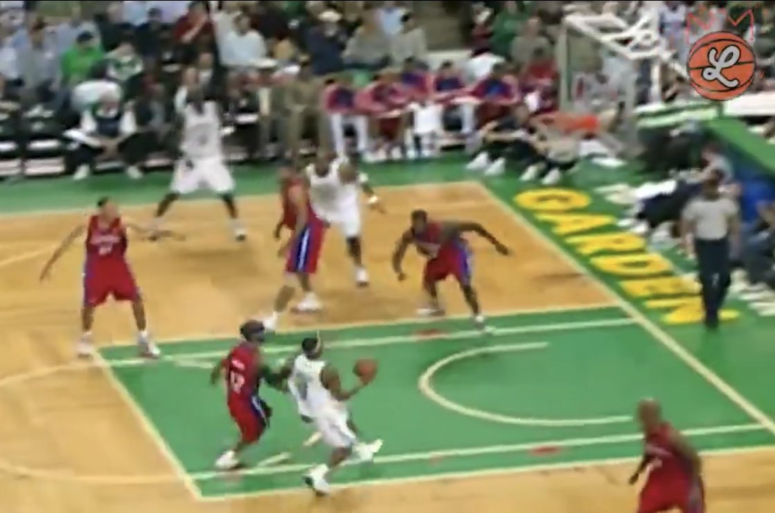 TylerIAm's tweet photo. The beauty of young Rondo’s game was this could have been a pass to any person on the court or he could have just dunked on you https://t.co/ulsZdkUOYZ