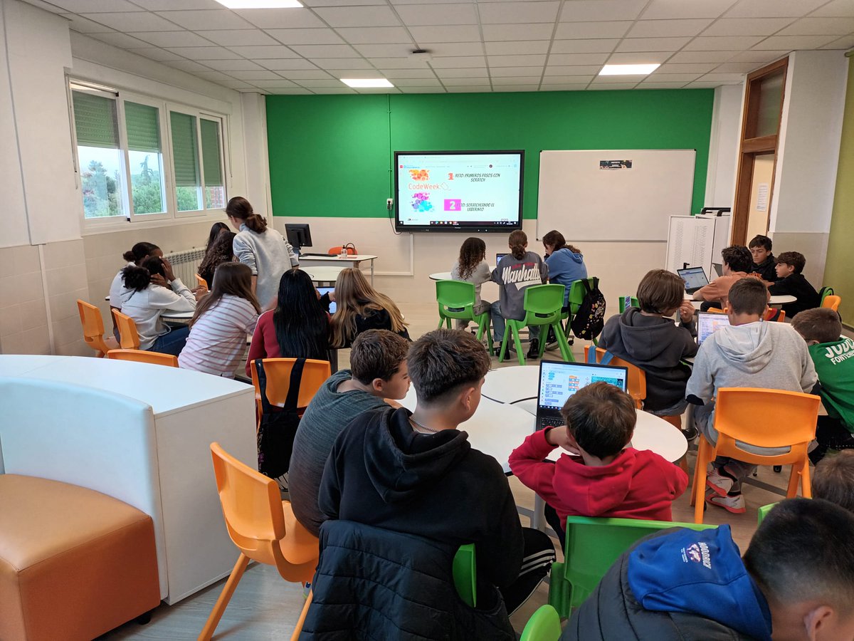 LdaVinci_ies's tweet image. Los alumnos de Tecnología y Digitalización de 2º ESO han participado en la #CodeWeek2024 realizando un taller de Scratch en el que han desarrollado el " Juego del Laberinto"