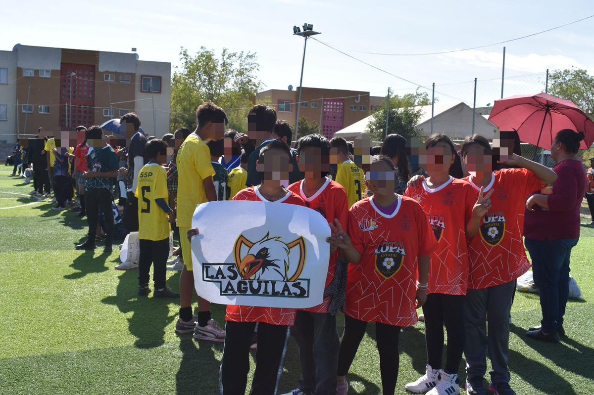 sspdgo's tweet image. 2/2 #CopaEstataldefutbol @Vive_Dgo @gobdgo en el fraccionamiento Río Dorado #SSPDgo  #SubsriadePrevención