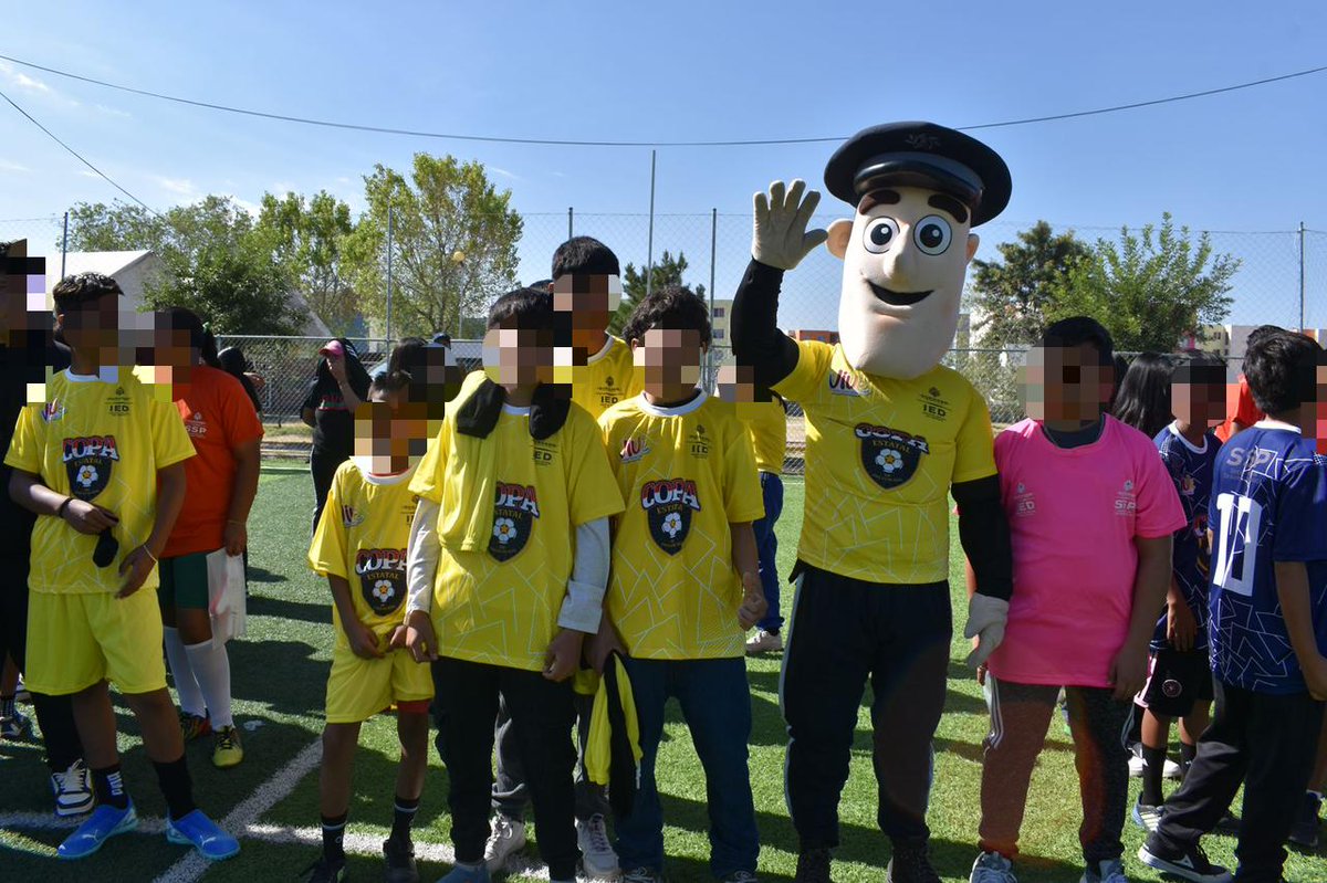 sspdgo's tweet image. 2/2 #CopaEstataldefutbol @Vive_Dgo @gobdgo en el fraccionamiento Río Dorado #SSPDgo  #SubsriadePrevención