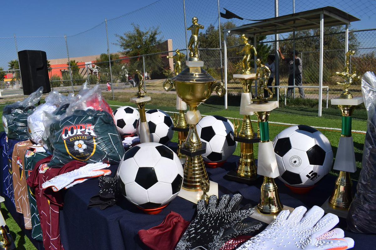 sspdgo's tweet image. 2/2 #CopaEstataldefutbol @Vive_Dgo @gobdgo en el fraccionamiento Río Dorado #SSPDgo  #SubsriadePrevención