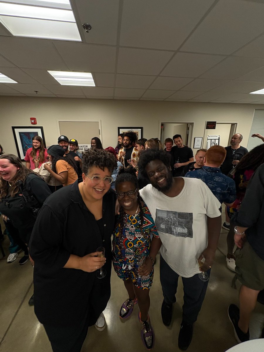 blkfootwhtfoot's tweet photo. It’s a wrap! This tour with @michaelkiwanuka has been a dream in the making for over a year and I can’t believe it’s already over. Every night was magic, and I’m endlessly grateful to everyone who came out to share the experience. https://t.co/jNQtT6SyrV