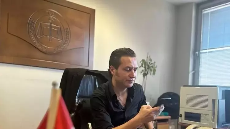Yenidoğan çetesini çökerten ve çete tarafından makamında tehdit edilen savcı sosyal medya hesabından bir açıklama yayınladı
halktv.com.tr/gundem/bebek-k…