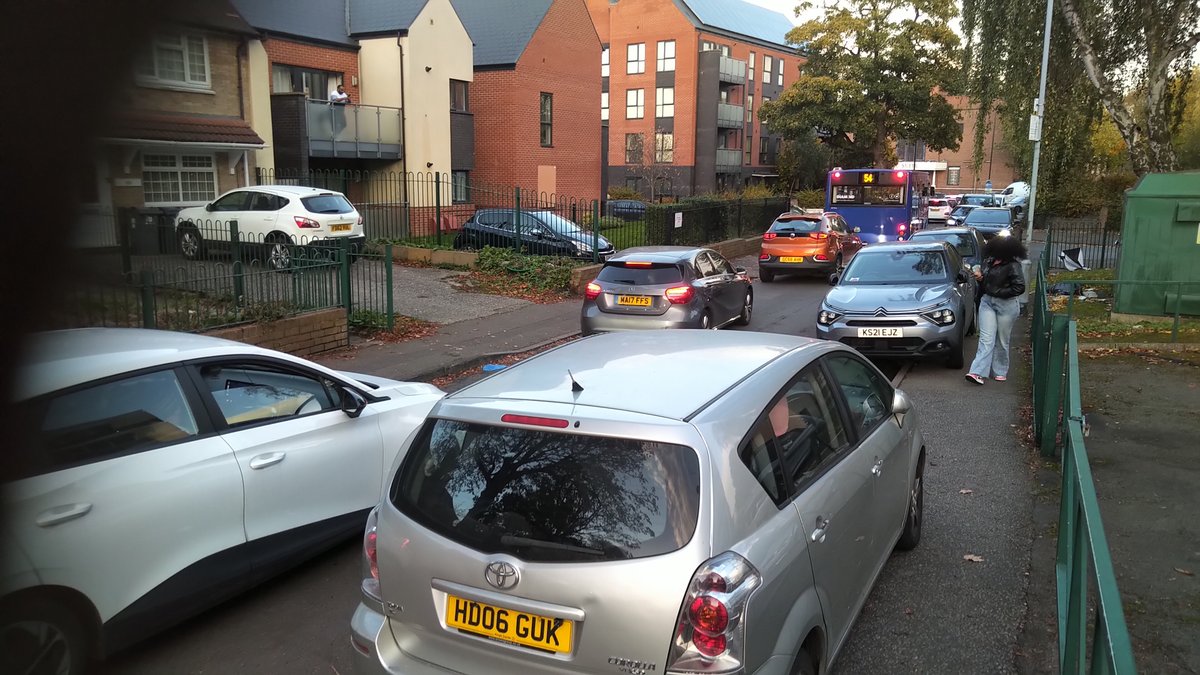 Cause &amp; Effect, total chaos on Birchfield Road tonight at rush hour since Wellington Rd closed for next 2 weeks as @stwaterconnect <a href="/citizen_housing/">Citizen</a> sewer; No signs on local roads to indicate closure, suggest NO  parking on Livingstone Rd <a href="/BrumLeader/">LeaderofBirmingham</a>