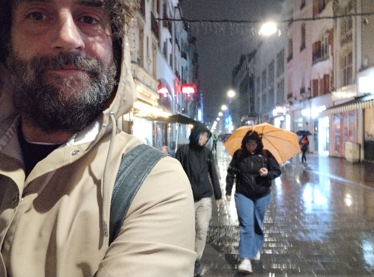 SvenFranck's tweet photo. Planification des prochains événements de l'équipe @voltlille. Pas sous la pluie. Stay tuned 😊 https://t.co/YNZ6Dxg8TY