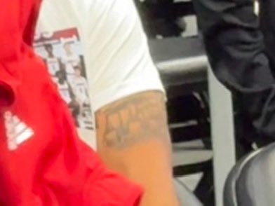 MasonHorodyski's tweet image. Incredible shirt from @PeypeySiva3 tonight 😂

@Matt_McGavic #GoCards x #ForTheVille @WHAS11