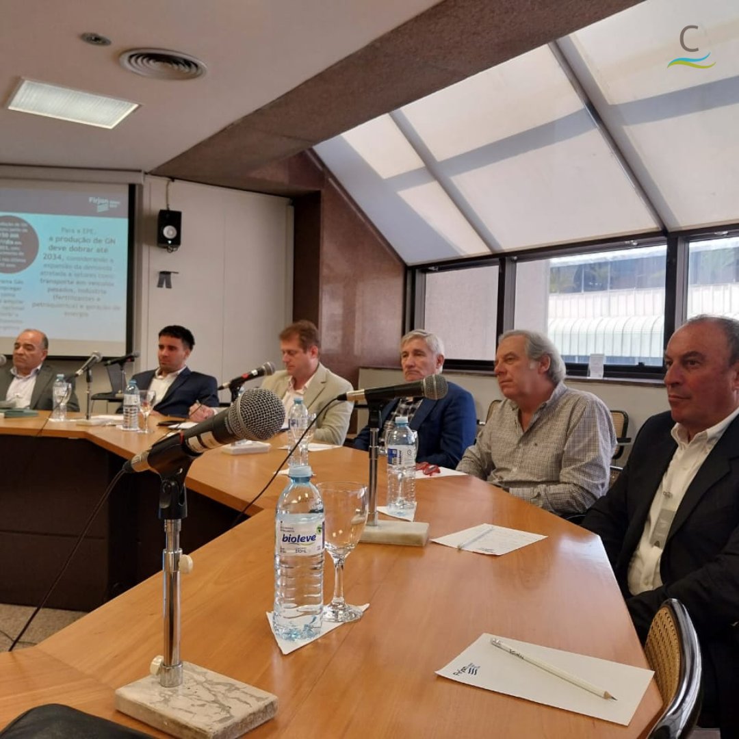 CAMBRASoficial's tweet photo. 🔹Visita a @firjan 
Durante el encuentro, fuimos recibidos por expertos en transición energética, quienes compartieron valiosa información sobre el papel de las industrias en este proceso clave.
FIRJAN es la Federación de las Industrias del Estado de Río de Janeiro
#SociosCAMBRAS https://t.co/CS17nDzkVc