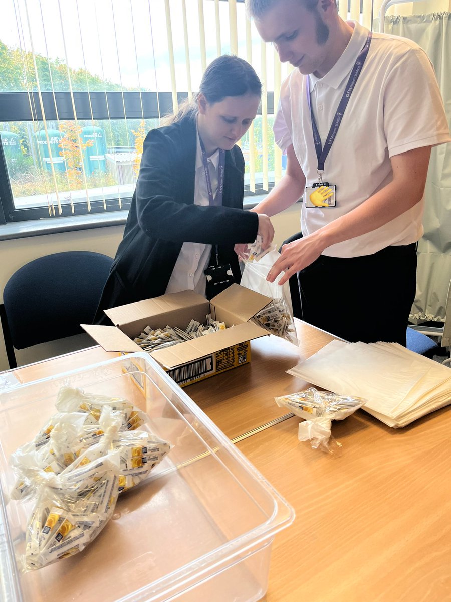 Lots of practical skills sessions during induction. 

Our interns have been using our employability skills in preparation for their placements!

🤝Teamwork
🧏🏻‍♀️Communication
🫵🏾Reliability
✍🏽Planning and Organising 
🧠Problem solving
📣Leadership
💻Technology
🎓Learning