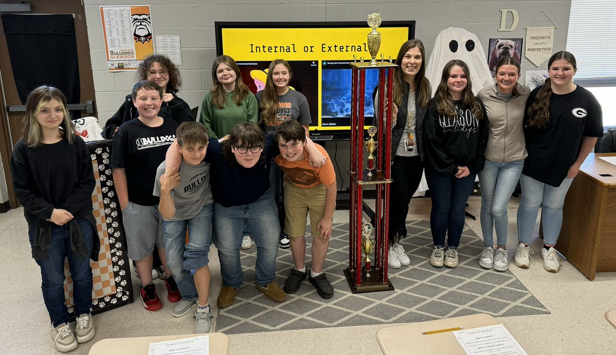 Proud to announce Dresden Elementary’s Becky Anderson and Gleason Middle’s Amanda Davidson as the “Feature Teachers” for October 2024! This initiative recognizes educators who exemplify the district's values of purpose, connection, and growth in their classrooms daily. Congrats!