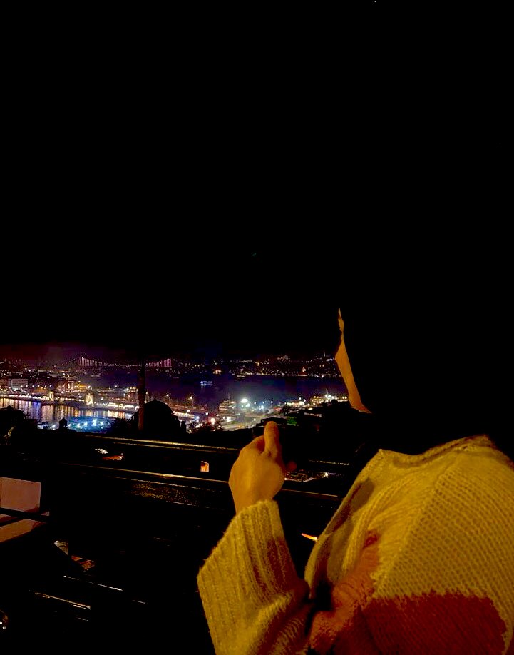 mervesvvn's tweet photo. Geceyi sana yazdım sızımı sana ✨✨ https://t.co/OqioNKzqbT