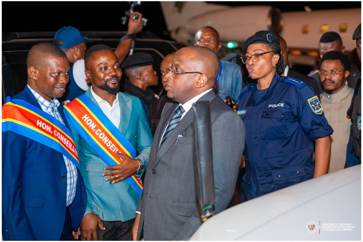 shabani_lukoo's tweet photo. #Tshopo 
Nous sommes arrivés à Kisangani, chef-lieu de la Province de la Tshopo, à la tête d’une importante délégation gouvernementale. 
Notre mission : préparer l’arrivée du Président de la République, Félix Antoine TSHISEKEDI, en mission d’itinérance dans cette province. https://t.co/Lxo9Th0XPm