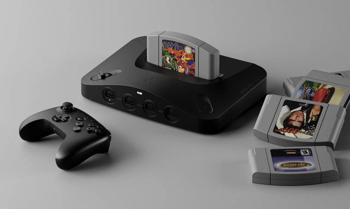RevistaArkade's tweet photo. A pré-venda do Analogue 3D, console moderno FPGA baseado no Nintendo 64, já começou. O console está disponível em preto ou branco, pelo preço de US$ 249,99. Considerado uma "reimaginação do Nintendo 64 em 4K", o console aceita os cartuchos originais do videogame da Nintendo. https://t.co/hppjMpf05Y