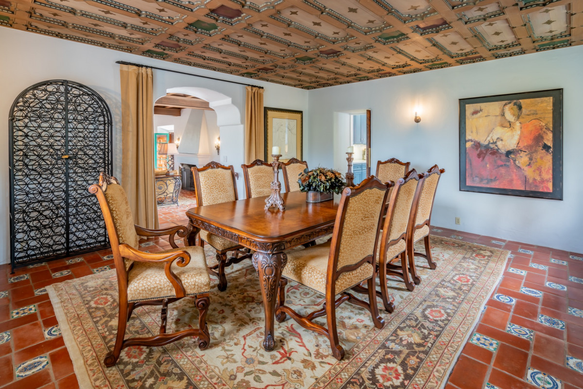 ParadisRetreats's tweet photo. Experience the elegance and history of La Sonrisa, located in the prestigious Hope Ranch community of Santa Barbara! 🏡🌟
*30-night minimum stay required.
https://t.co/Qt6KajECei
#LaSonrisa #HopeRanch #HistoricSantaBarbara #ArchitecturalGem #ParadiseRetreats https://t.co/Y8QFt0KkXh