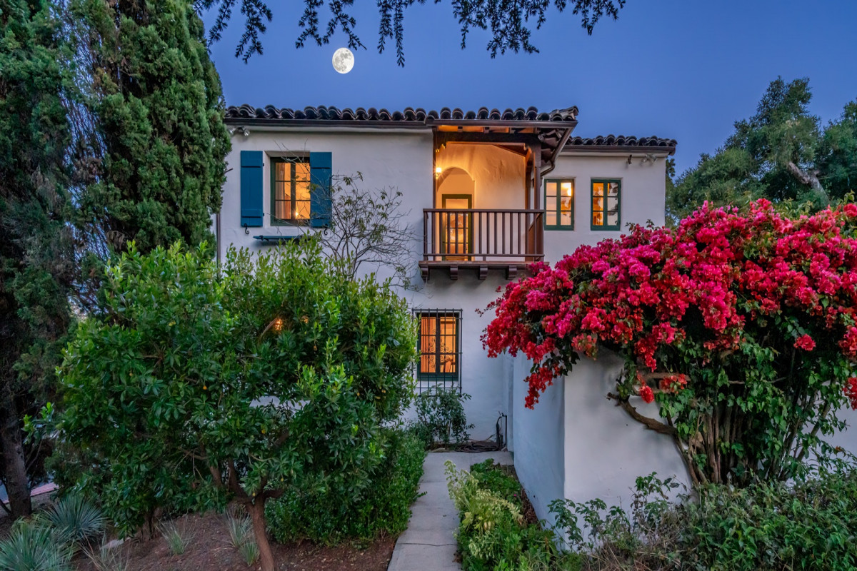 ParadisRetreats's tweet photo. Experience the elegance and history of La Sonrisa, located in the prestigious Hope Ranch community of Santa Barbara! 🏡🌟
*30-night minimum stay required.
https://t.co/Qt6KajECei
#LaSonrisa #HopeRanch #HistoricSantaBarbara #ArchitecturalGem #ParadiseRetreats https://t.co/Y8QFt0KkXh