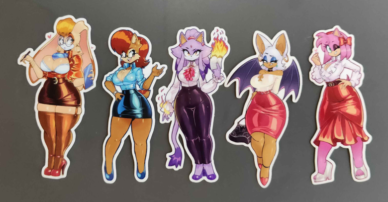 ブレイズ・ザ・キャット ,ルージュ・ザ・バット 「I got some of them Sonic Secretary Girls」|Jamo🍜のイラスト