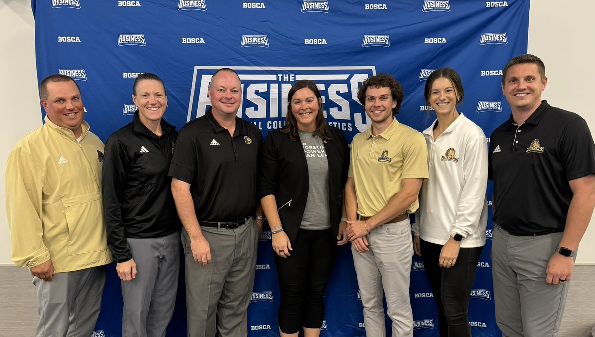 JenFlowers's tweet photo. I love my team! We took a staff trip to Winona for the @smallcollegeath workshop. Plenty of professional development &amp; plenty of fun. Great people - working hard to get better for @SMSUMustangs. Today was a good day. #LetsRide🐴 #WithINtention https://t.co/rQK6qzNXh4