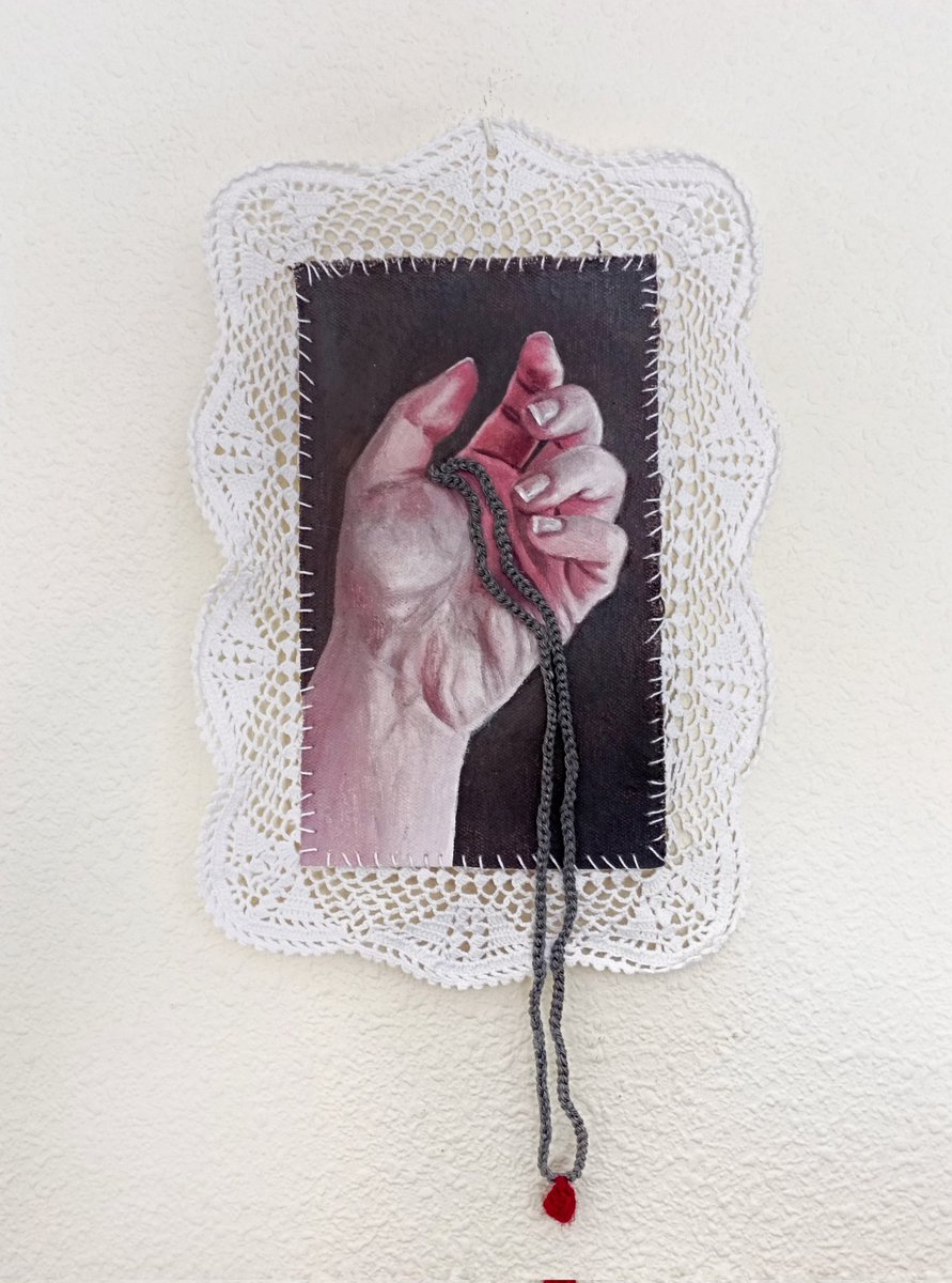"Antes que se rompa el cordón de plata", óleo sobre tela de lino y crochet, 36x19cm.