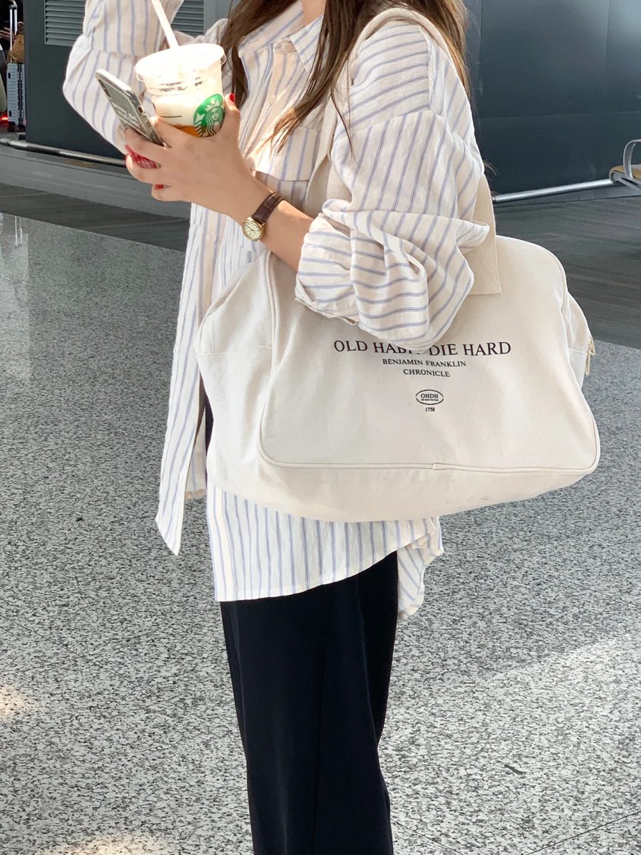 Queen58003543's tweet photo. "Chic and casual, ready to conquer the day!" https://t.co/2l4UB3UV8x