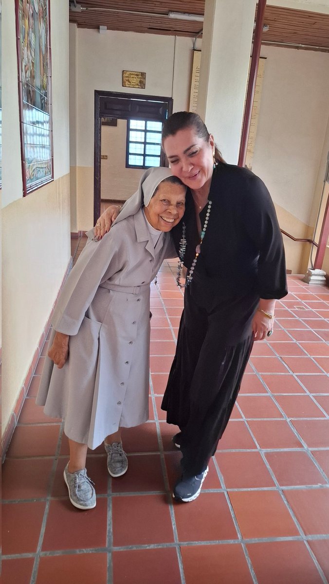 MargaritaRepo's tweet photo. #21DeOct | Día de la Madre Laura
Santa Laura nació en Jericó, Antioquia el 26 de mayo de 1.874, ese mismo día fue bautizada, ya que su madre, Dolores Upegui, mujer de fe fuerte, pidió a su esposo, Juan de la Cruz Montoya, que fuera a hacerla bautizar enseguida.
#MadreLaura https://t.co/AnXijXkzx8
