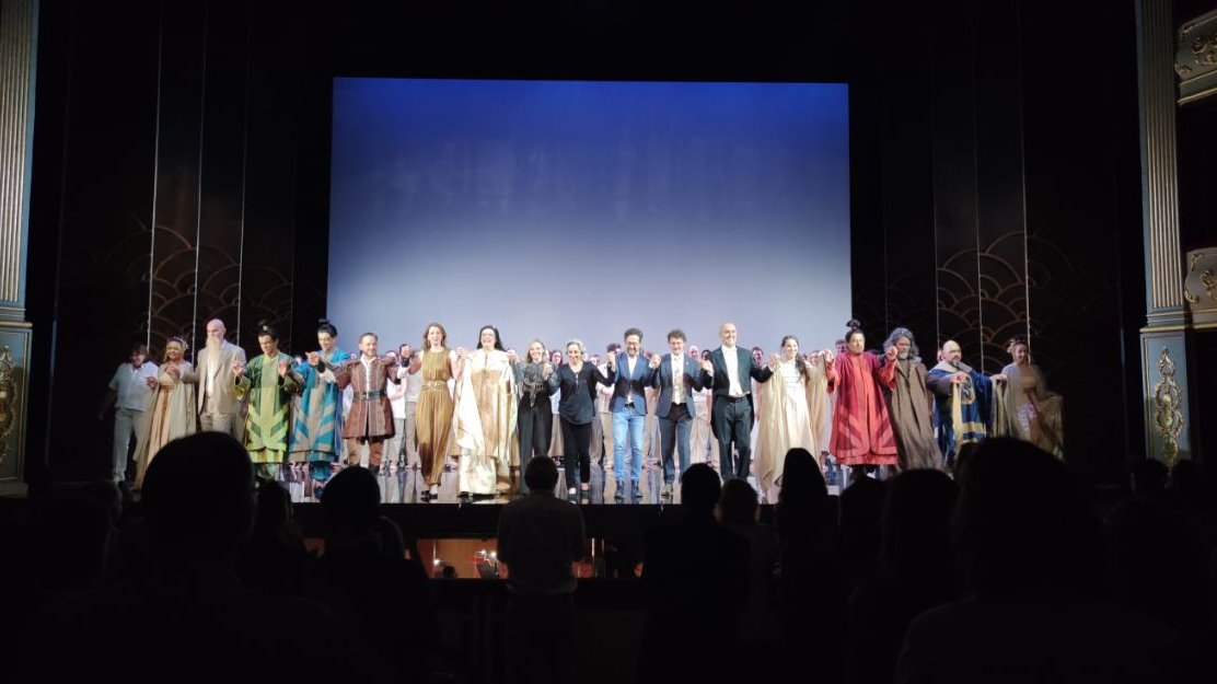 teatreprincipal's tweet image. Bravi tutti! 👏 La primera funció de la nostra producció pròpia #Turandot de #Puccini ha acabat amb una llarga ovació i el públic dret. #Gràcies per l'acollida!
I gràcies també a tot l'equip que ho ha fet possible! 🩶
