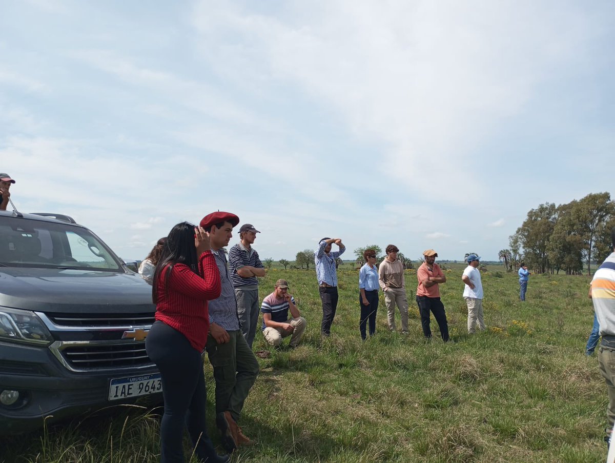 INC_Uruguay's tweet photo. 🧑🏻‍🌾👩🏻‍🌾 El INC realizó un taller en la Colonia Ros de Oger, Paysandú, como parte de la iniciativa “Oportunidades para Jóvenes”.

👥 Más de 20 jóvenes participaron junto a referentes del INJU y MIDES.

📲 Más info: https://t.co/GJAzGS16Ls

 #INC #Oportunidades #Paysandú https://t.co/8Gd9bTfv93
