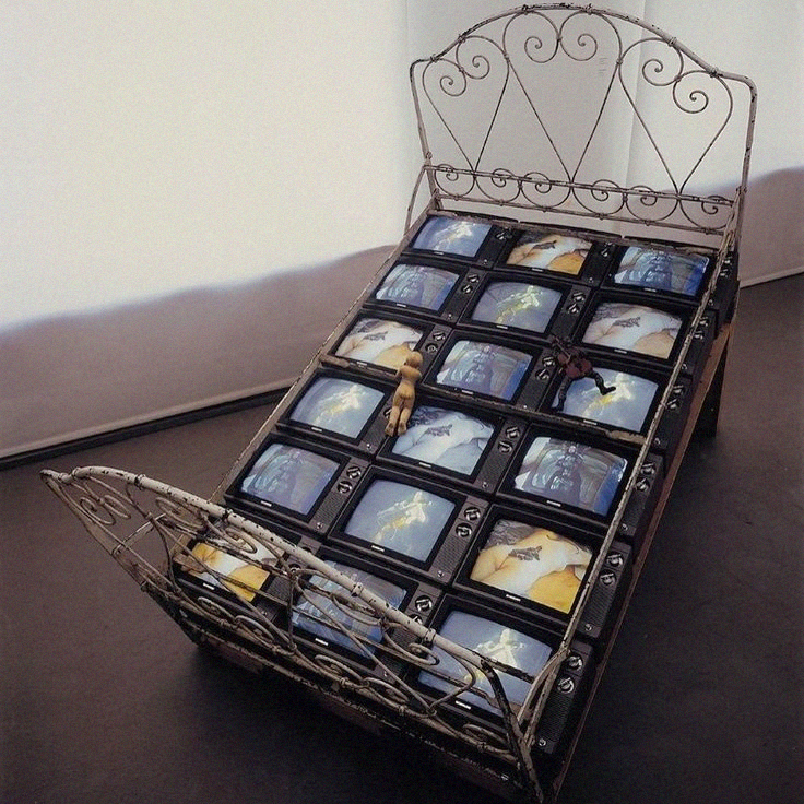 TV Bed, Nam June Paik (1972/1991) https://t.co/RG2MLUeyxU