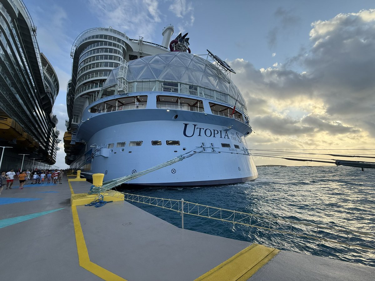 pbarbee's tweet photo. Back from a fun week on @RoyalCaribbean ‘s newest ship, Utopia of the Seas! Mostly good wx but the Caribbean got a bit angry late in the week! 40-50kt winds and 5-10ft seas, Utopia handled it like a champ! https://t.co/UXbOsGIyiS